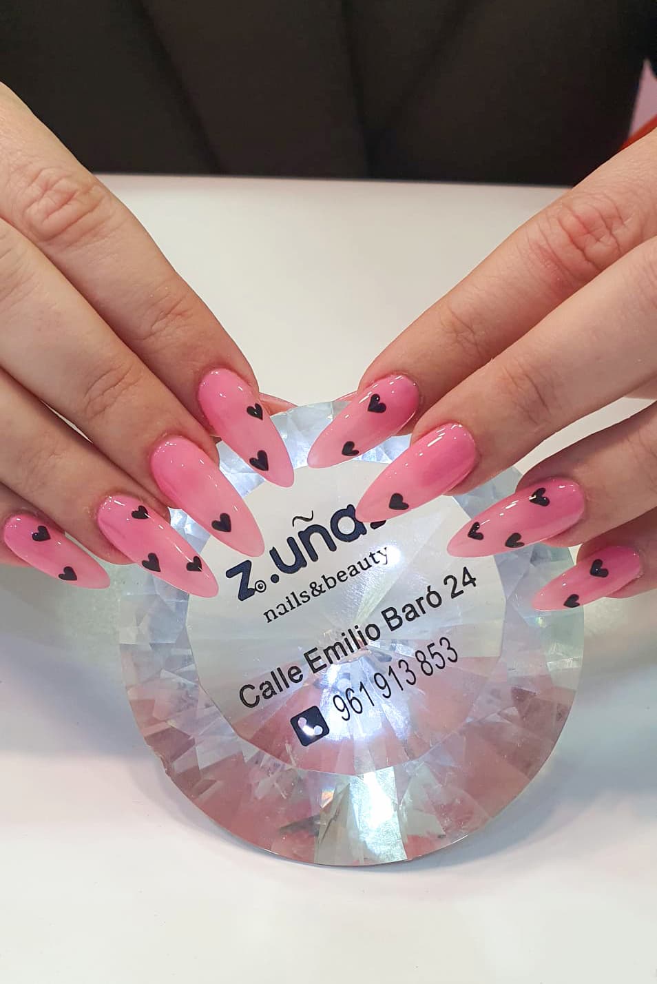 Celebra el mes más romántico en tus uñas con Z uñas